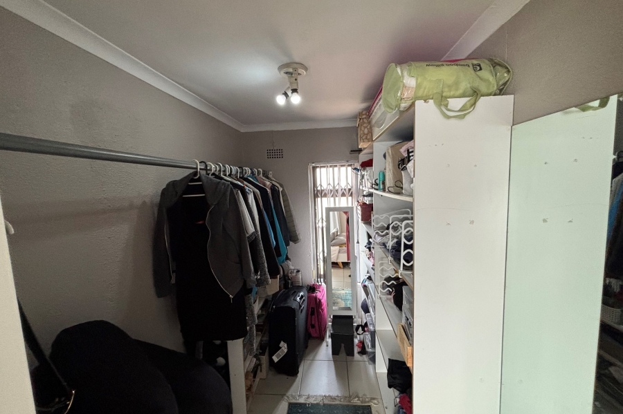 2 Bedroom Property for Sale in Goodwood Estate Western Cape